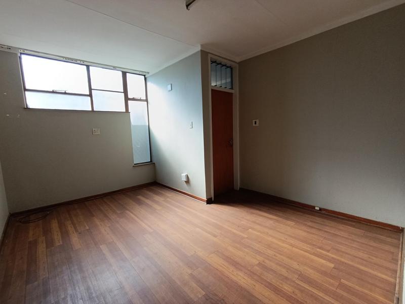 To Let Commercial Property for Rent in Middelburg Eastern Cape